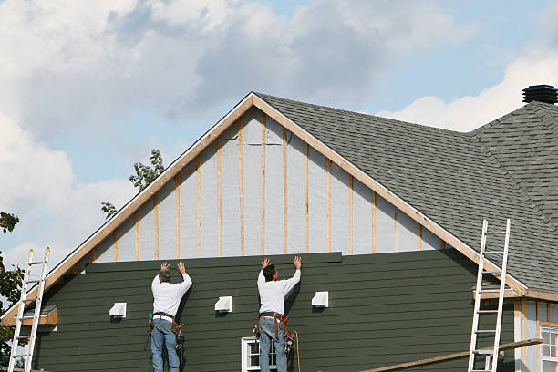 Professional Siding Installation technician working in Richmond, IL